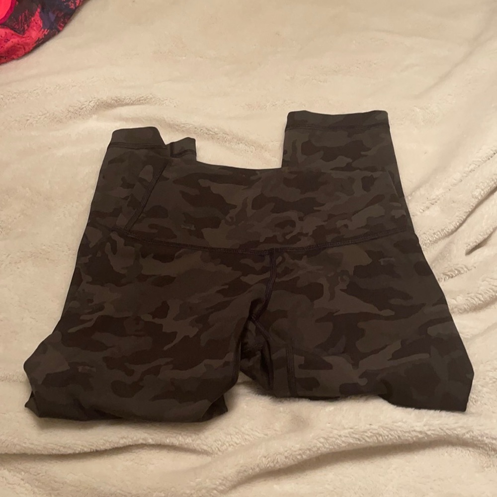 NWOT crop lululemon Wunder unders